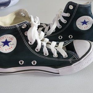 converse shoes size 2 in kids NOT ADULTS